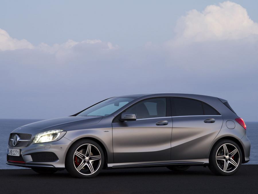  Mercedes-Benz A250 AMG Sport Package 2012 года  (фото 13 из 21)